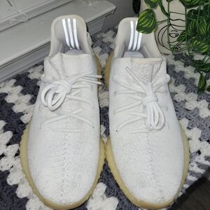 Adidas Yeezy Boost 350 V2 Size 7 Men in Cream and Tan, White and cream. Used.